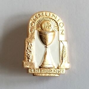 Communion Rememberance pin gold white brooch religious Catholic